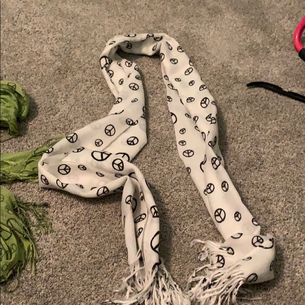 Scarfs - Picture 4 of 6